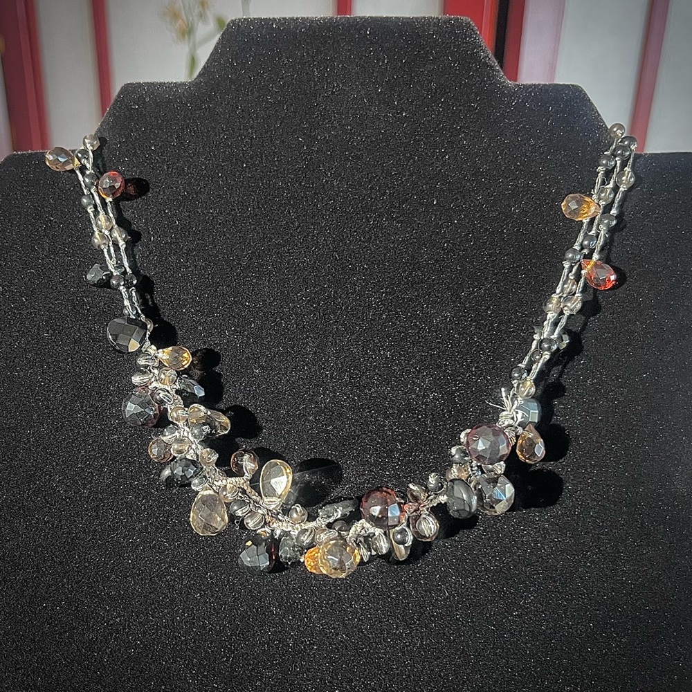 ☃️ Knotted Rhinestone Necklace - Picture 2 of 11